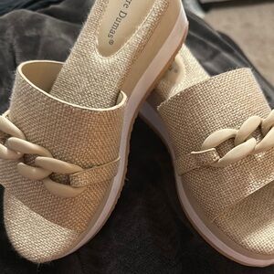 Pierre Dumas Cream Chain-Link Sandals